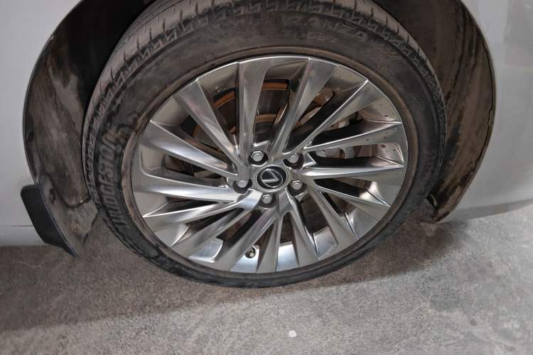 Used Lexus ES 2018 300h Executive Version China V Standard Right Front Wheel Hub