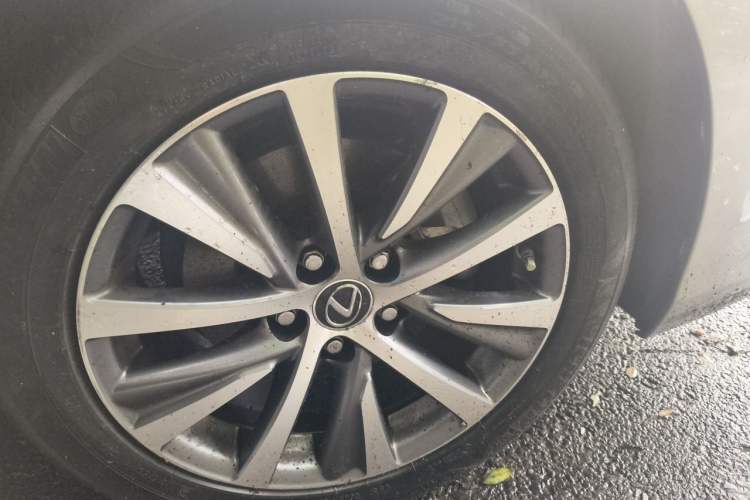 Used Lexus ES 2018 200 Excellence Edition China V Standard Right Front Wheel Hub