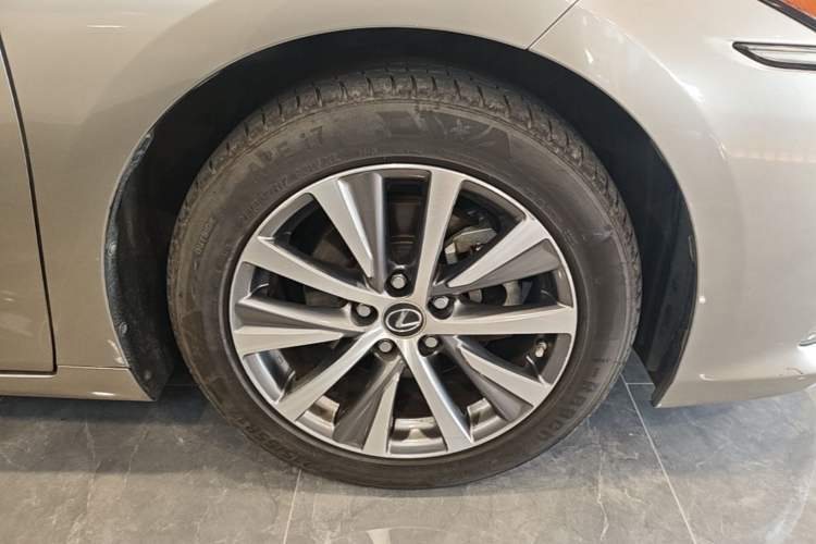 Used Lexus ES 2018 200 Luxury Edition China V Standard Right Front Wheel Hub