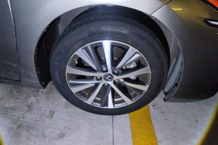 Used Lexus ES 2018 200 Excellence Edition China V Standard Right Front Wheel Hub