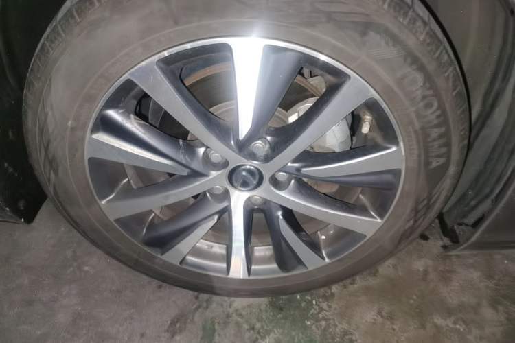 Used Lexus ES 2018 200 Excellence Edition China V Standard Right Front Wheel Hub