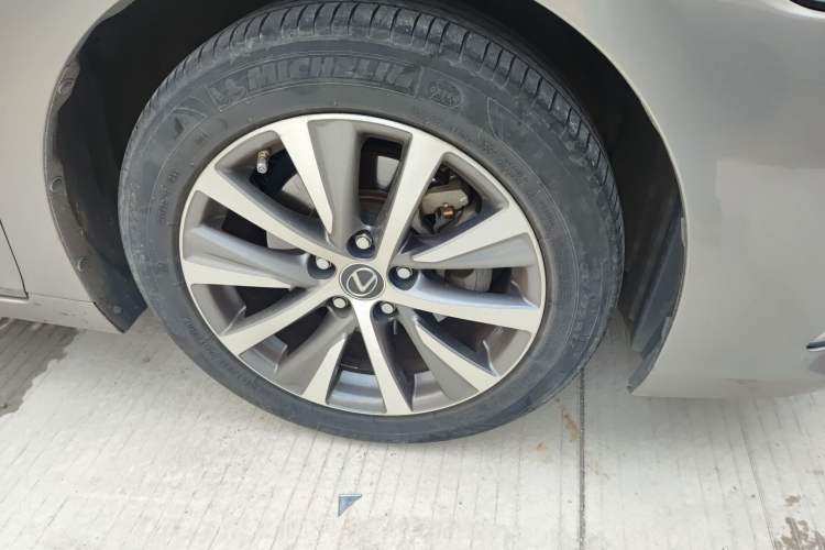 Used Lexus ES 2018 200 Excellence Edition China V Standard Right Front Wheel Hub