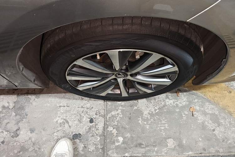 Used Lexus ES 2018 200 Excellence Edition China V Standard Right Front Wheel Hub