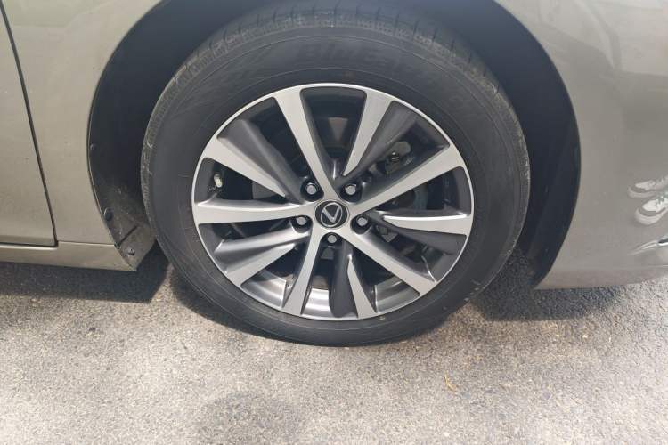 Used Lexus ES 2018 200 Excellence Edition China V Standard Right Front Wheel Hub
