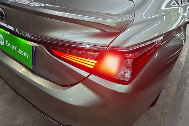 Used Lexus ES 2018 300h Premier Edition China VI Standard Right Rear Taillight