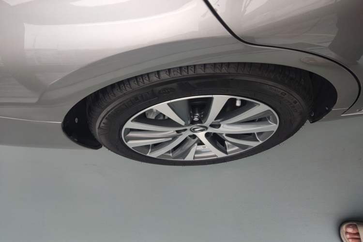 Used Lexus ES 2018 300h Premier Edition China VI Standard Right Rear Wheel Hub