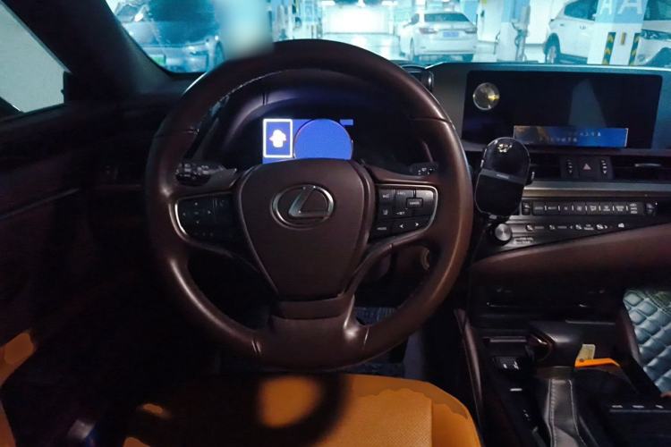 Used Lexus ES 2018 300h Premier Edition China VI Standard Steering Wheel