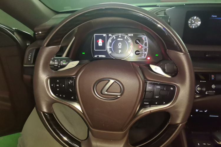 Used Lexus ES 2018 200 Luxury Edition China V Standard Steering Wheel