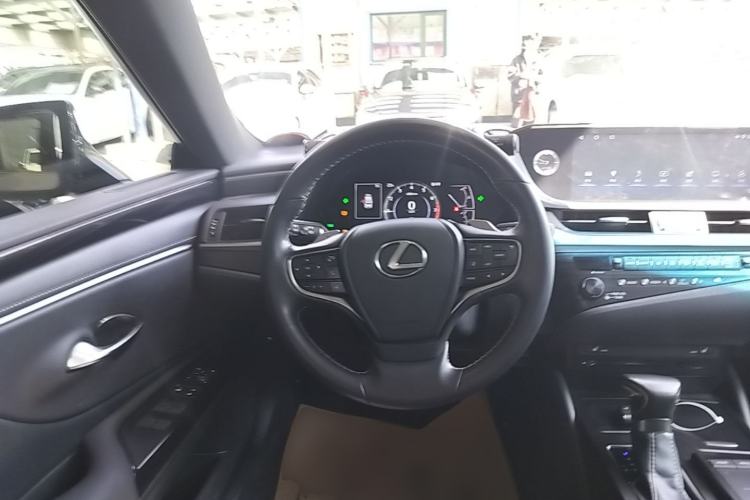 Used Lexus ES 2018 200 Excellence Edition China V Standard Steering Wheel