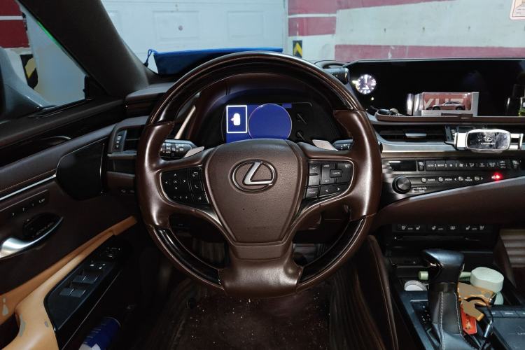 Used Lexus ES 2018 300h Executive Version China V Standard Steering Wheel