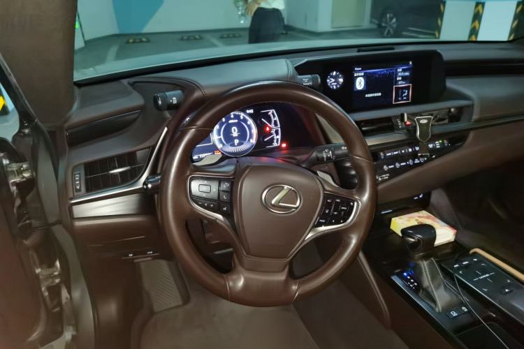 Used Lexus ES 2018 200 Excellence Edition China V Standard Steering Wheel