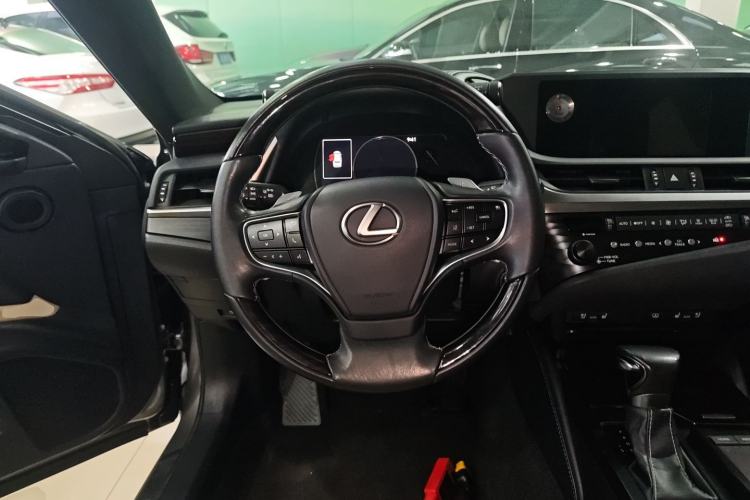 Used Lexus ES 2018 200 Luxury Edition China V Standard Steering Wheel