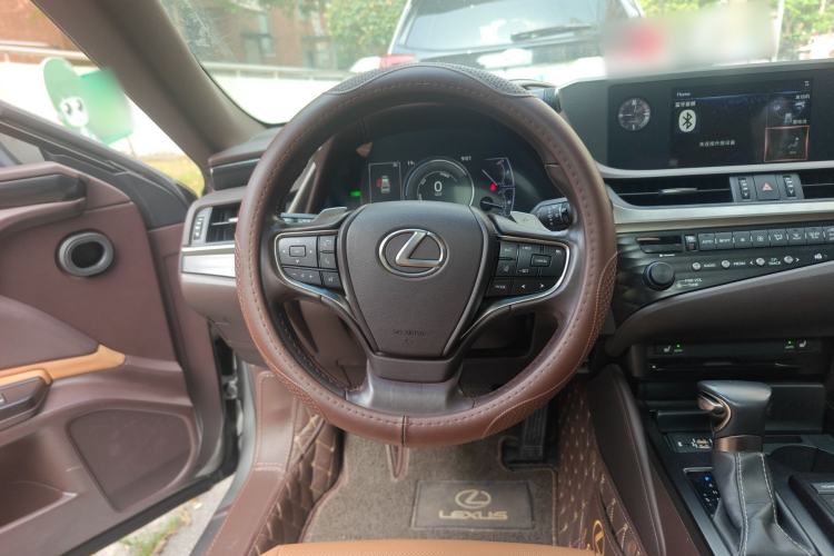 Used Lexus ES 2018 300h Premier Edition China VI Standard Steering Wheel