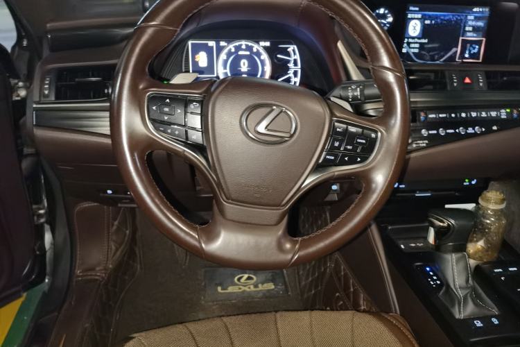 Used Lexus ES 2018 200 Excellence Edition China V Standard Steering Wheel