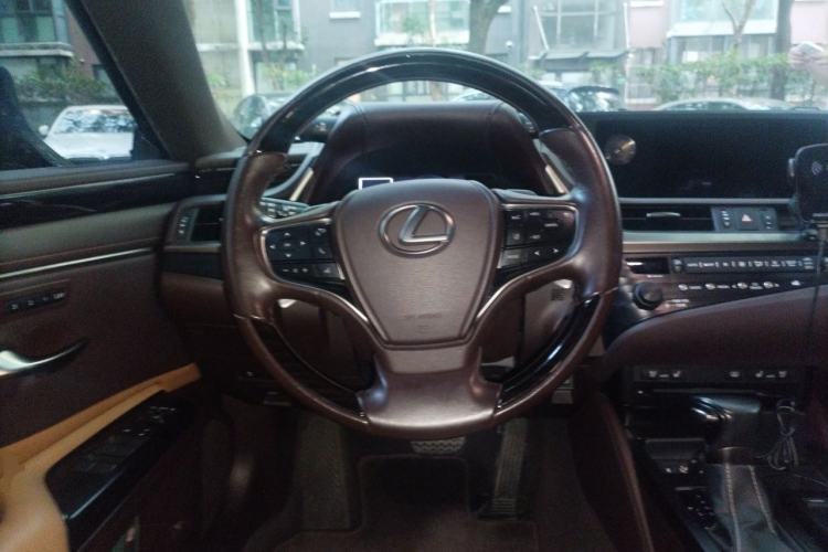 Used Lexus ES 2018 200 Luxury Edition China V Standard Steering Wheel