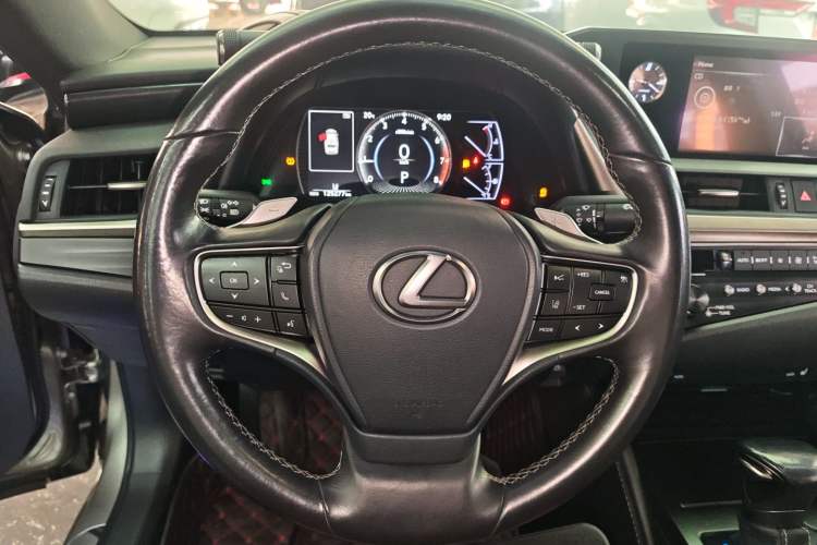 Used Lexus ES 2018 200 Excellence Edition China V Standard Steering Wheel