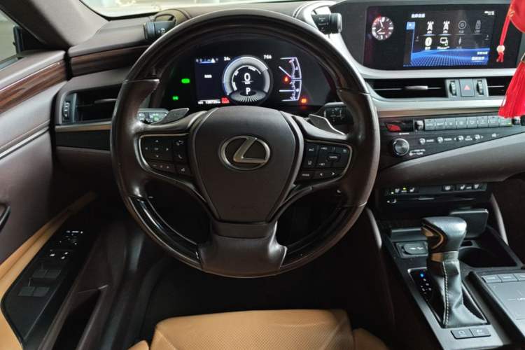 Used Lexus ES 2018 300h Premium Edition China V Standard Steering Wheel