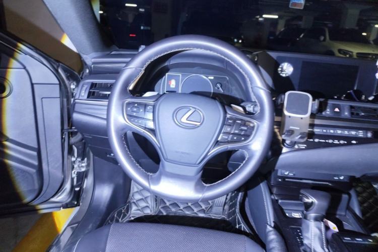Used Lexus ES 2018 200 Excellence Edition China V Standard Steering Wheel