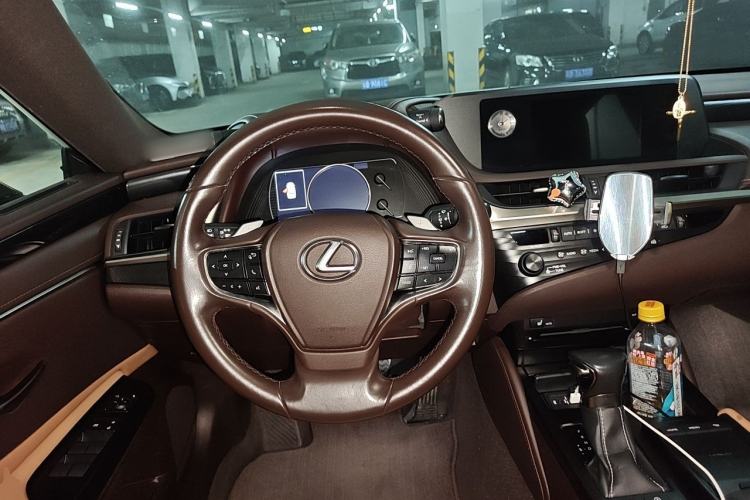 Used Lexus ES 2018 200 Excellence Edition China V Standard Steering Wheel