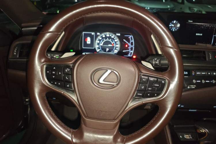 Used Lexus ES 2018 200 Excellence Edition China V Standard Steering Wheel
