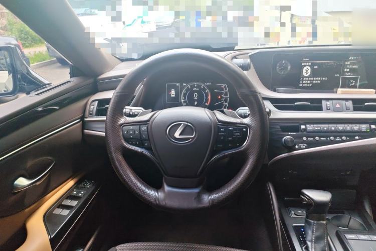 Used Lexus ES 2018 200 Excellence Edition China V Standard Steering Wheel