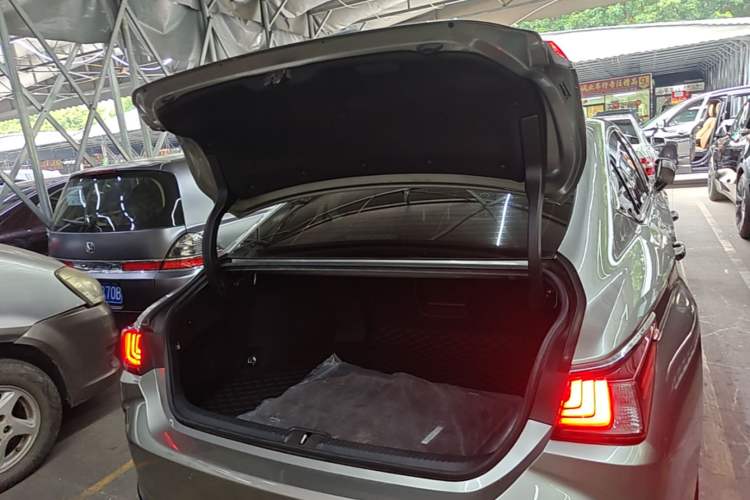 Used Lexus ES 2018 300h Premier Edition China VI Standard Trunk