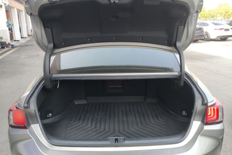 Used Lexus ES 2018 300h Premier Edition China V Standard Trunk