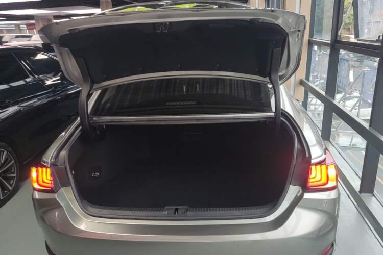 Used Lexus ES 2018 300h Premier Edition China VI Standard Trunk