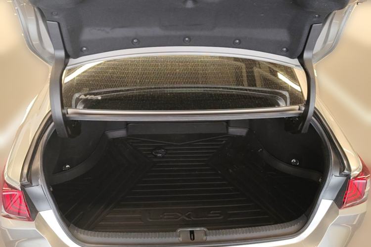 Used Lexus ES 2018 200 Excellence Edition China VI Standard Trunk