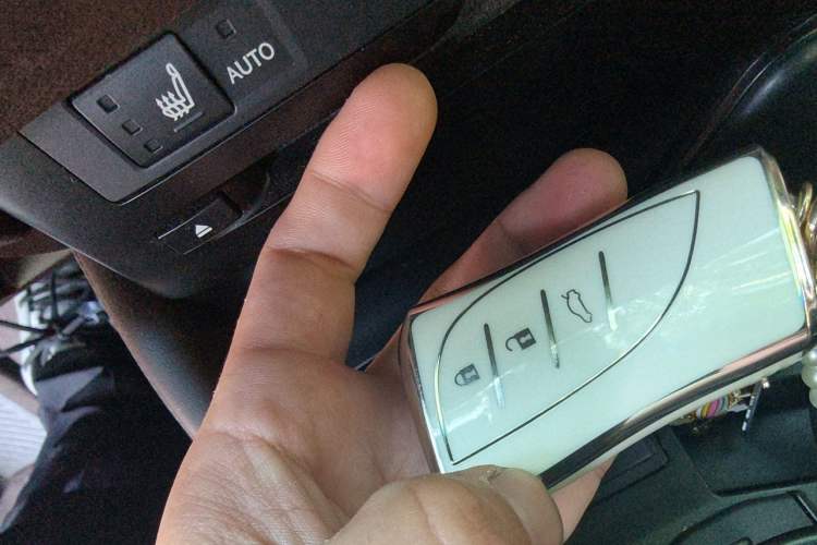 Used Lexus ES 2018 300h Premier Edition China VI Standard Vehicle Key