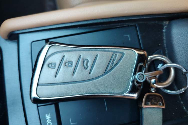 Used Lexus ES 2018 260 Excellence Edition China V Standard Vehicle Key