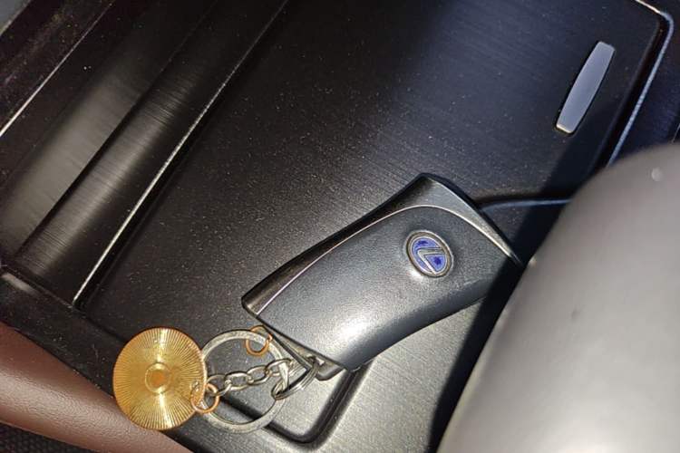 Used Lexus ES 2018 300h Premier Edition China VI Standard Vehicle Key