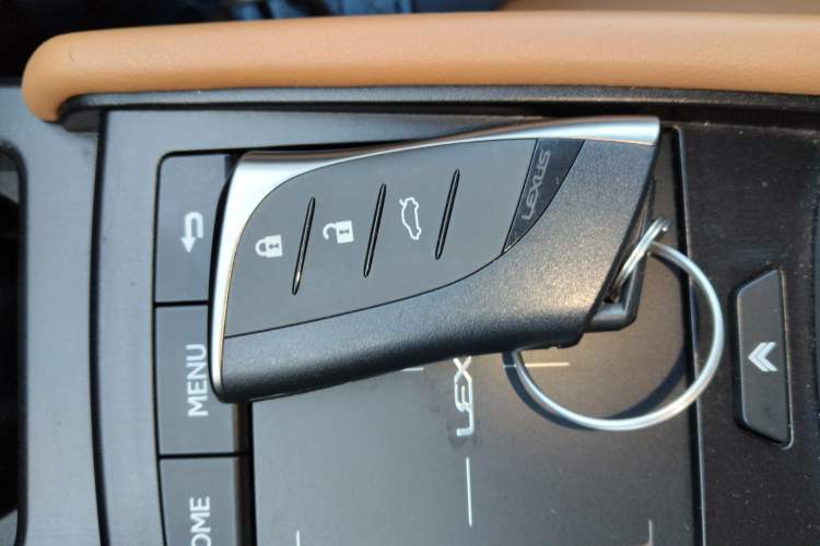Used Lexus ES 2018 300h Premier Edition China V Standard Vehicle Key