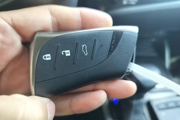 Used Lexus ES 2018 200 Excellence Edition China V Standard Vehicle Key