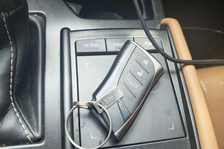 Used Lexus ES 2018 200 Excellence Edition China V Standard Vehicle Key