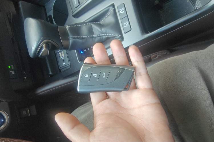 Used Lexus ES 2018 300h Premier Edition China VI Standard Vehicle Key