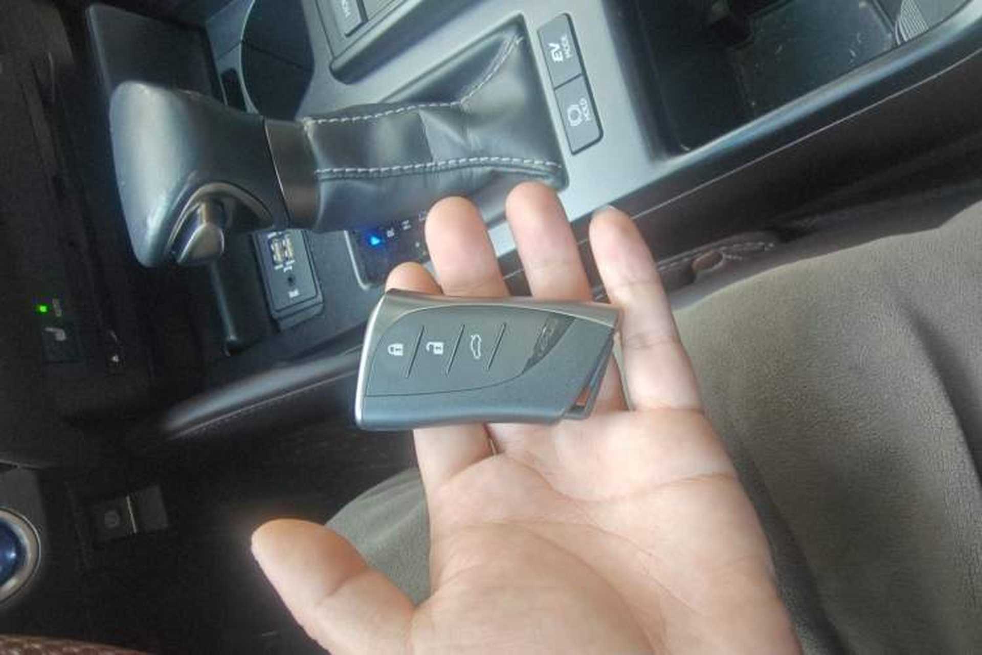 Used Lexus ES 2018 300h Premier Edition China VI Standard Vehicle Key