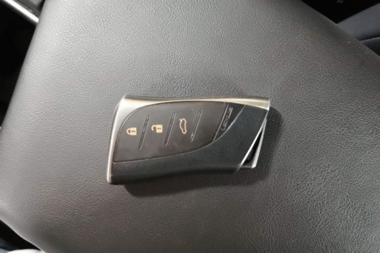 Used Lexus ES 2018 200 Excellence Edition China VI Standard Vehicle Key