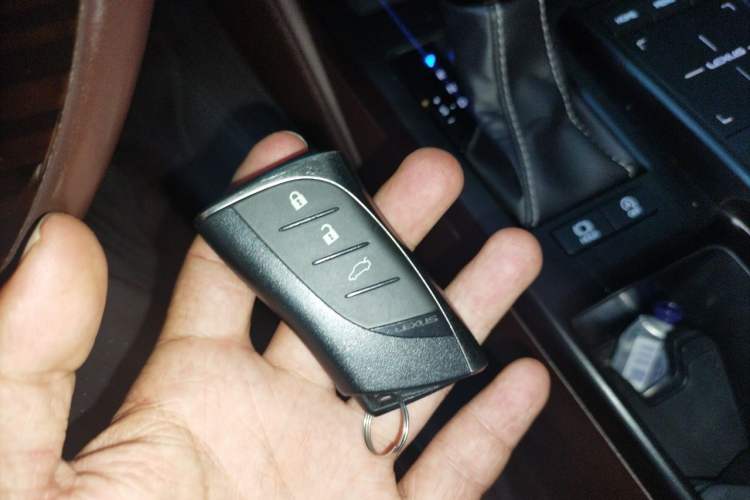 Used Lexus ES 2018 200 Luxury Edition China V Standard Vehicle Key
