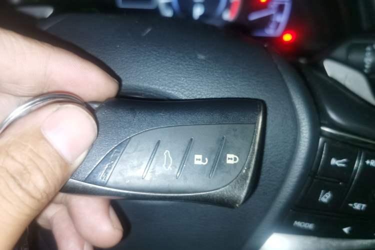 Used Lexus ES 2018 200 Excellence Edition China V Standard Vehicle Key