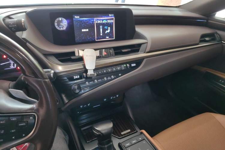 Used Lexus ES 2018 200 Luxury Edition China V Standard Audio And AC Panel