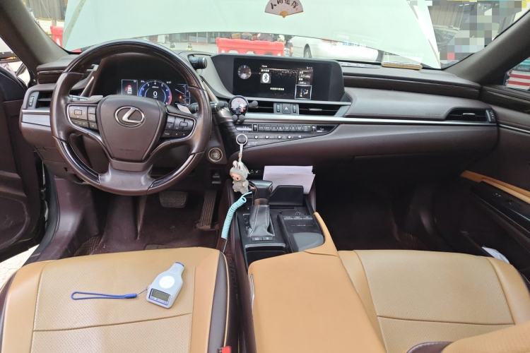 Used Lexus ES 2018 200 Luxury Edition China V Standard Center Console