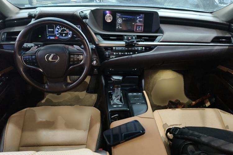Used Lexus ES 2018 200 Excellence Edition China V Standard Center Console