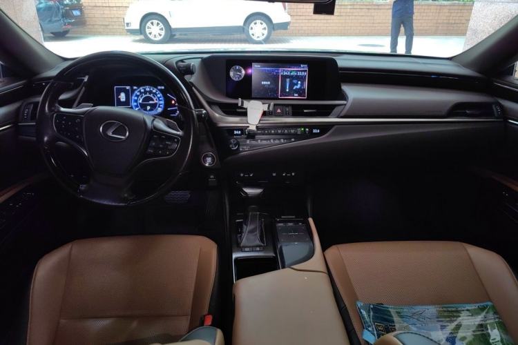 Used Lexus ES 2018 200 Luxury Edition China V Standard Center Console