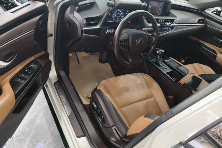 Used Lexus ES 2018 200 Excellence Edition China V Standard Driver Seat