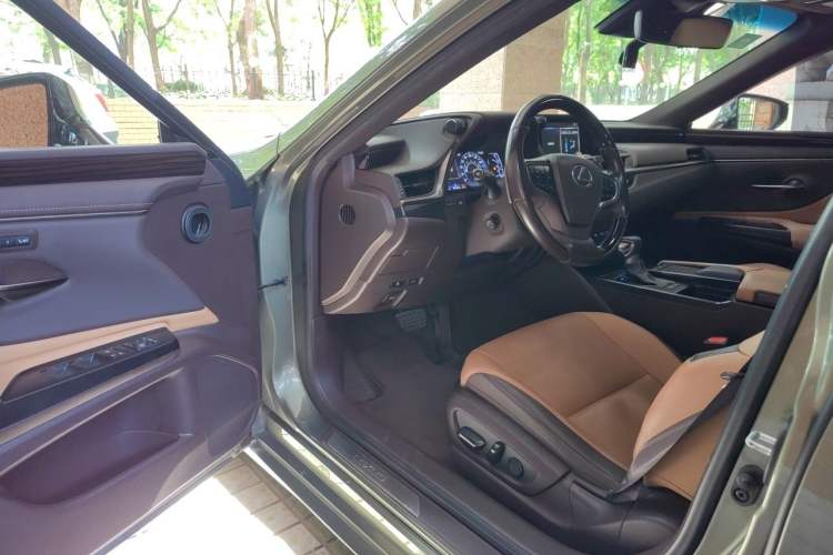 Used Lexus ES 2018 200 Luxury Edition China V Standard Driver Seat