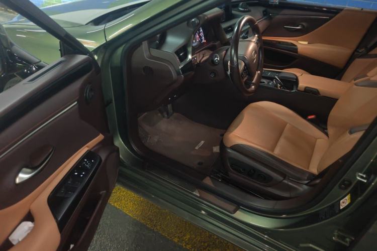 Used Lexus ES 2018 200 Excellence Edition China V Standard Driver Seat