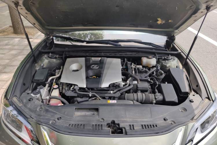 Used Lexus ES 2018 300h Premier Edition China VI Standard Engine Bay