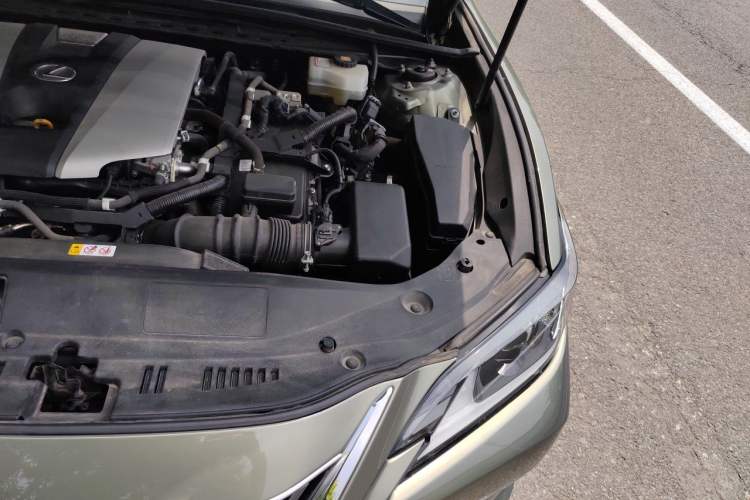 Used Lexus ES 2018 300h Premier Edition China VI Standard Engine Bay Left
