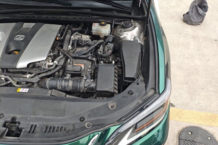 Used Lexus ES 2018 300h Premium Edition China VI Standard Engine Bay Left